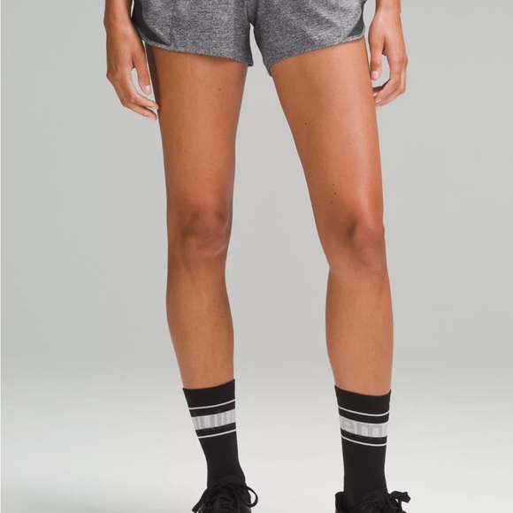Lululemon hotty hot shorts low rise lined 4 inch shorts - Picture 1 of 3